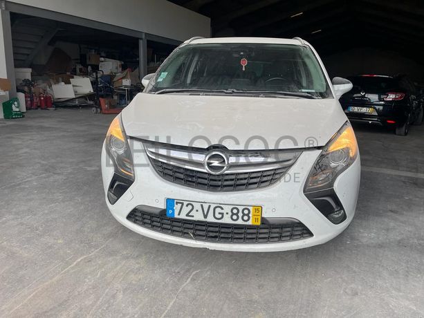 Opel Zafira C Tourer · Ano 2015