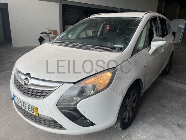 Opel Zafira C Tourer · Ano 2015