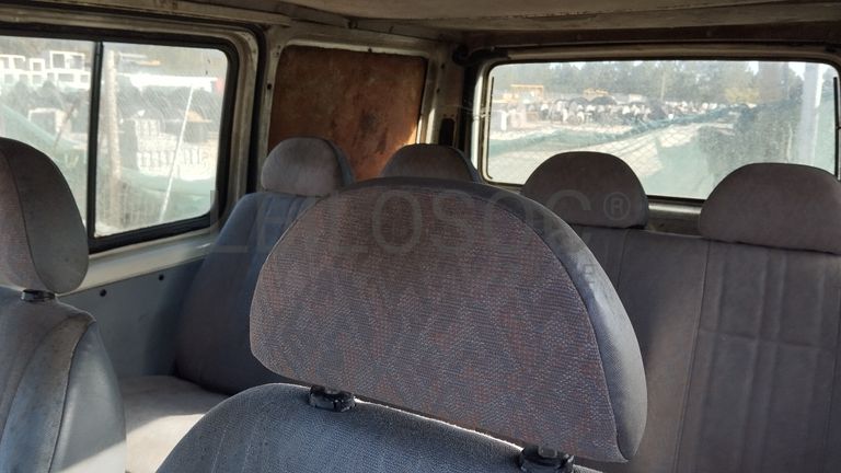 Ford Transit 120 Van (TN-4)