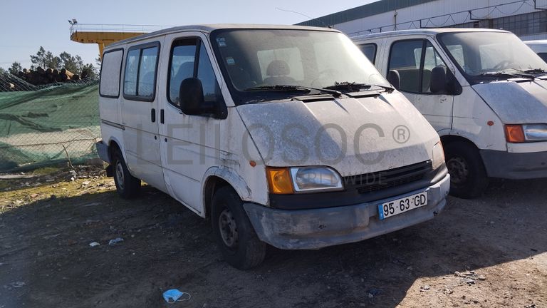 Ford Transit 120 Van (TN-4)