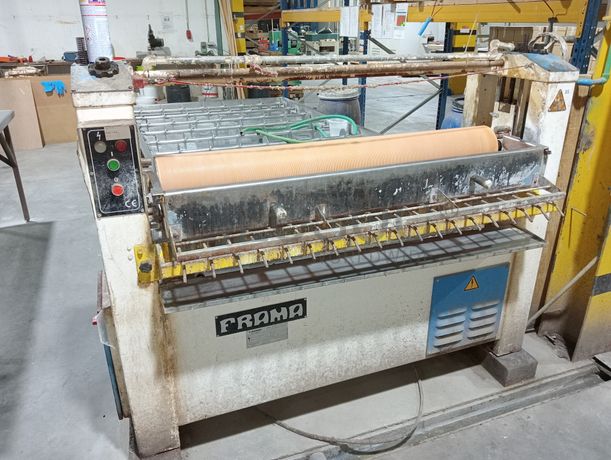 Máquina de dar cola