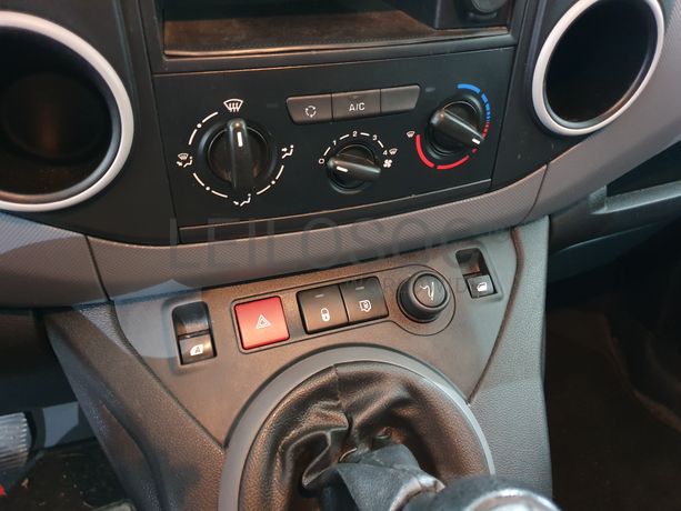 Peugeot Partner · Ano 2015