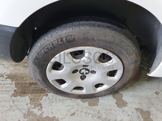 Peugeot Partner · Ano 2015