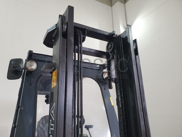 Empilhador Toyota 3000Kg