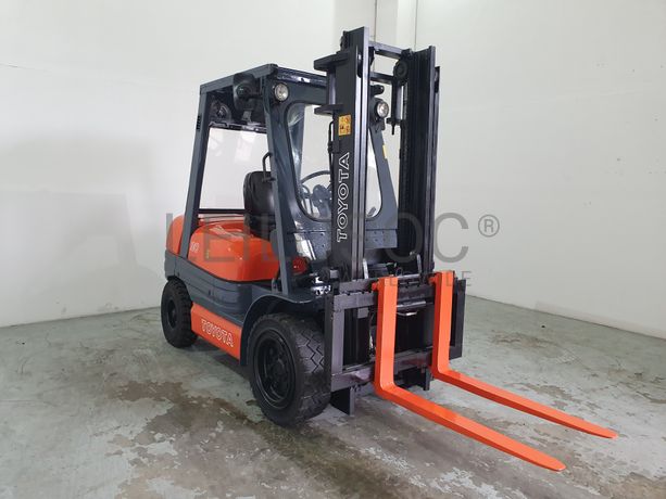 Empilhador Toyota 3000Kg