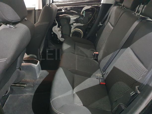 Peugeot 208 · Ano 2016