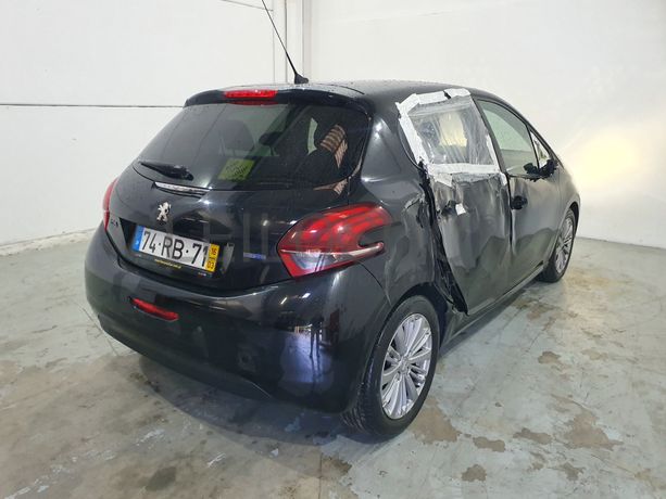 Peugeot 208 · Ano 2016