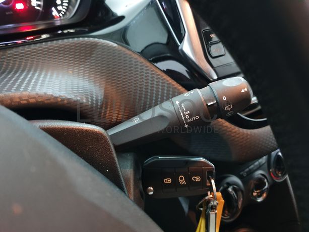 Peugeot 208 · Ano 2016