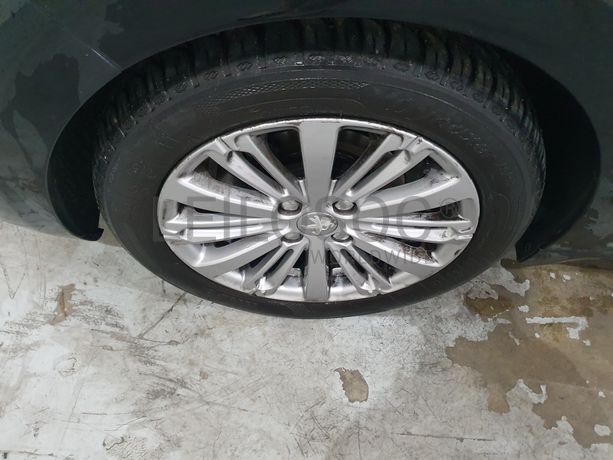 Peugeot 208 · Ano 2016