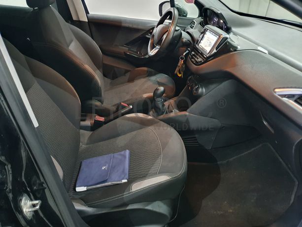 Peugeot 208 · Ano 2016
