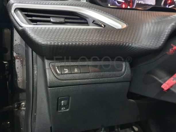 Peugeot 208 · Ano 2016