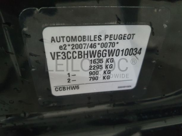 Peugeot 208 · Ano 2016