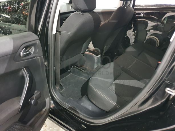 Peugeot 208 · Ano 2016