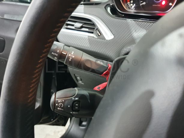 Peugeot 208 · Ano 2016