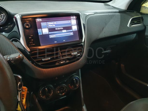 Peugeot 208 · Ano 2016