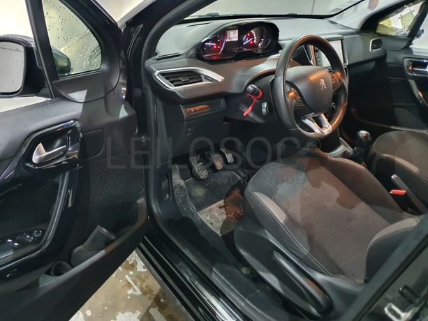 Peugeot 208 · Ano 2016