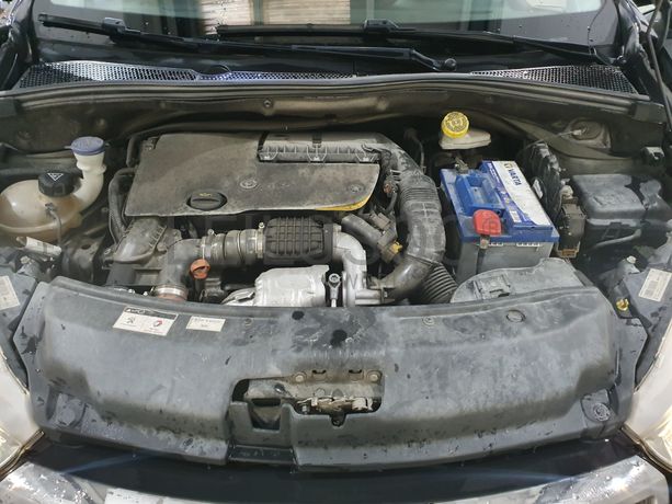 Peugeot 208 · Ano 2016