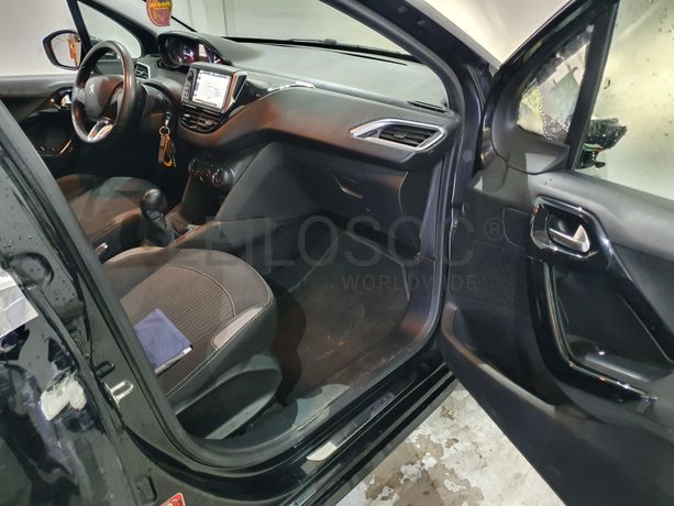 Peugeot 208 · Ano 2016