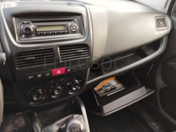 Opel Combo D Van 1.3 CDTI · Ano 2014