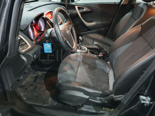 Opel Astra · Ano 2012