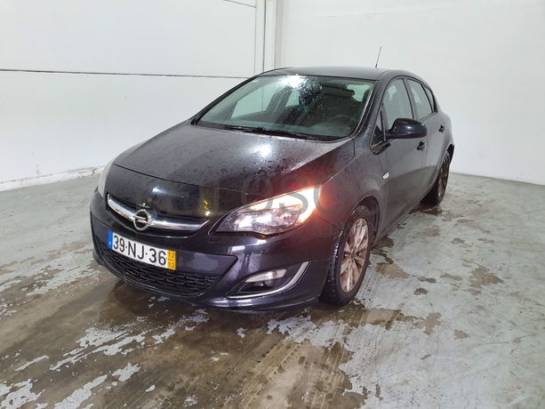 Opel Astra · Ano 2012
