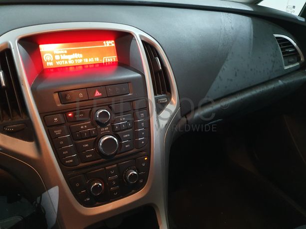 Opel Astra · Ano 2012