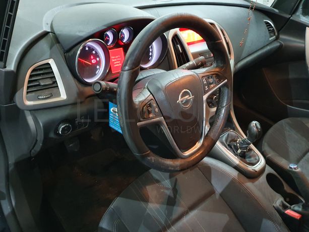 Opel Astra · Ano 2012