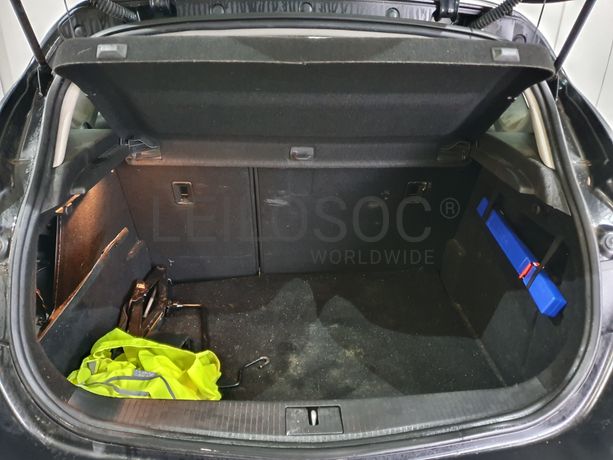 Opel Astra · Ano 2012