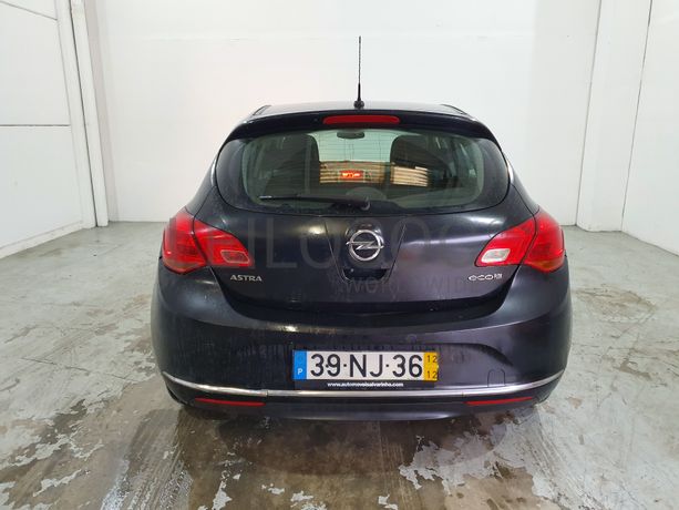 Opel Astra · Ano 2012