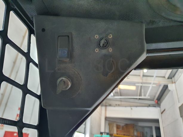 Mini Pá Carregadora Bobcat 753