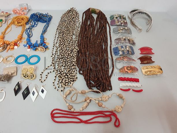 Lote Único - Álbuns Fotos · Bijuterias · Bolsas · Candeeiros · Intercomunicadores · Patins · Pianos Elétricos · Porta Cartões · Sapatos Bebé