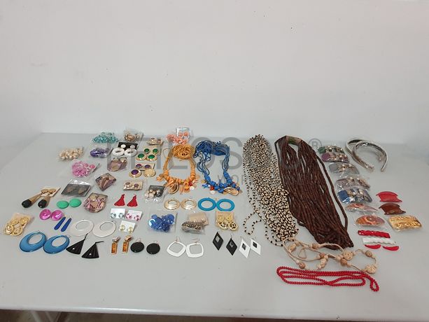 Lote Único - Álbuns Fotos · Bijuterias · Bolsas · Candeeiros · Intercomunicadores · Patins · Pianos Elétricos · Porta Cartões · Sapatos Bebé