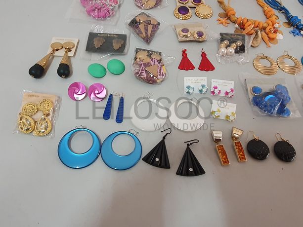 Lote Único - Álbuns Fotos · Bijuterias · Bolsas · Candeeiros · Intercomunicadores · Patins · Pianos Elétricos · Porta Cartões · Sapatos Bebé