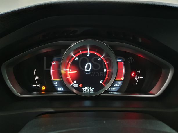 Volvo V40 D4 R Design · Ano 2014