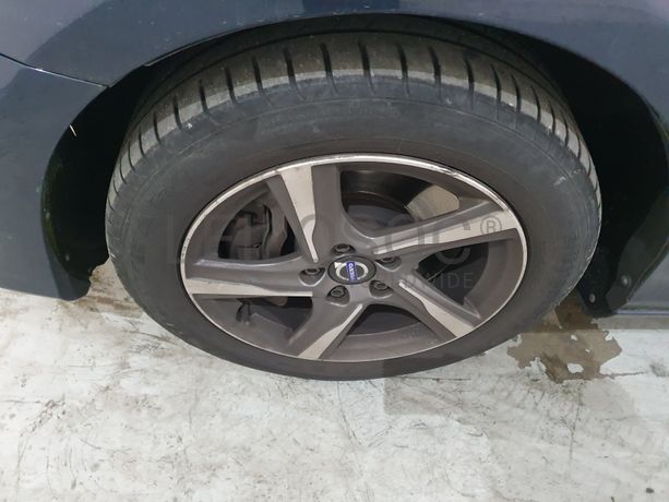 Volvo V40 D4 R Design · Ano 2014