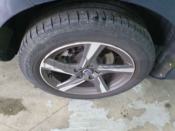 Volvo V40 D4 R Design · Ano 2014