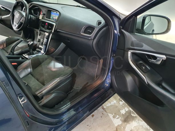 Volvo V40 D4 R Design · Ano 2014