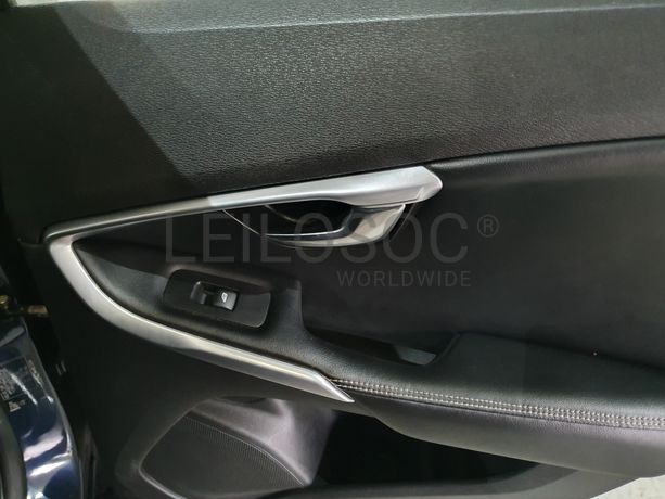 Volvo V40 D4 R Design · Ano 2014