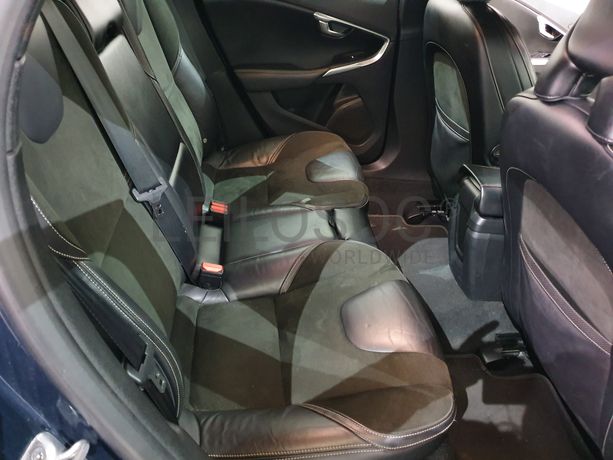 Volvo V40 D4 R Design · Ano 2014