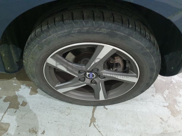 Volvo V40 D4 R Design · Ano 2014