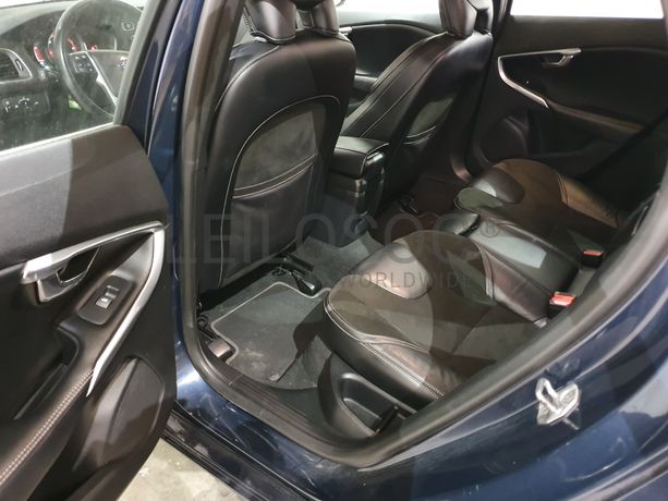 Volvo V40 D4 R Design · Ano 2014