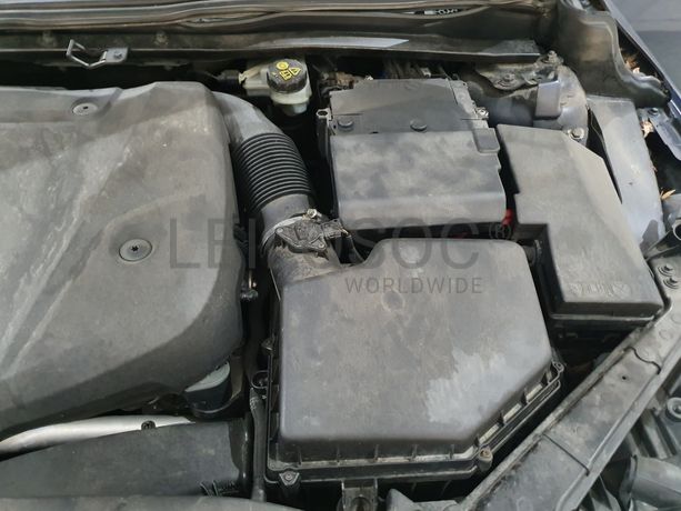 Volvo V40 D4 R Design · Ano 2014