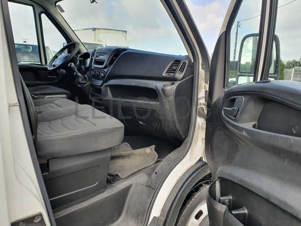 Iveco Daily 35-150 com Plataforma Elevatória Dhollandia · Ano 2015