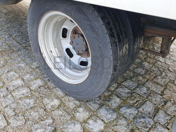 Iveco Daily 35-150 com Plataforma Elevatória Dhollandia · Ano 2015