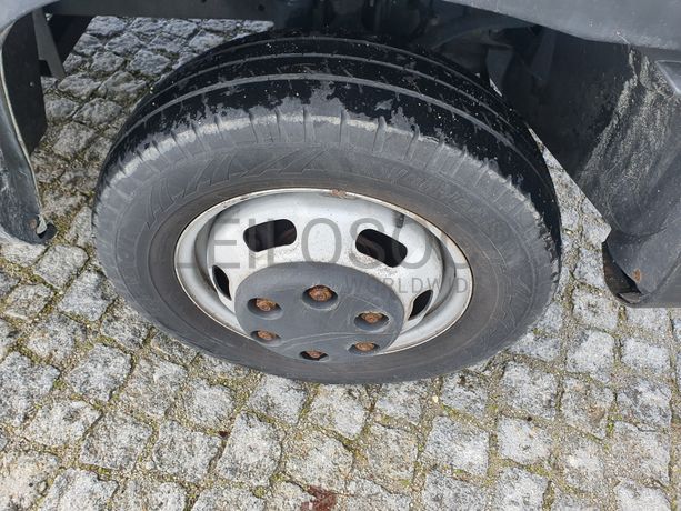 Iveco Daily 35-150 com Plataforma Elevatória Dhollandia · Ano 2015