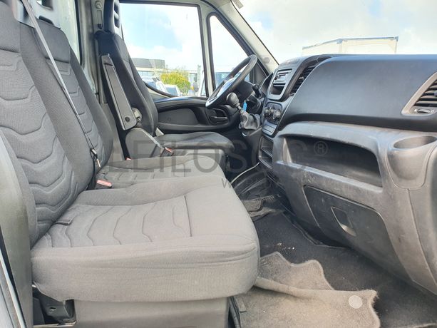 Iveco Daily 35-150 com Plataforma Elevatória Dhollandia · Ano 2015