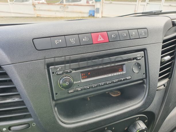 Iveco Daily 35-150 com Plataforma Elevatória Dhollandia · Ano 2015