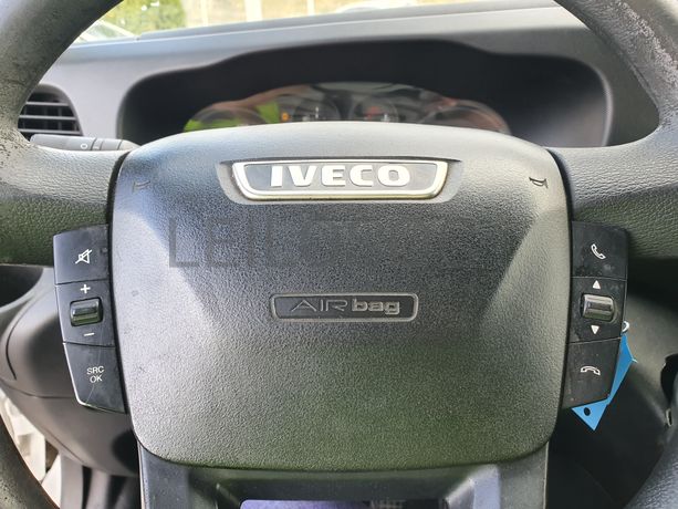 Iveco Daily 35-150 com Plataforma Elevatória Dhollandia · Ano 2015