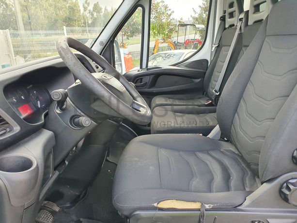 Iveco Daily 35-150 com Plataforma Elevatória Dhollandia · Ano 2015