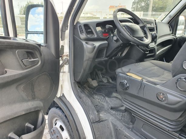 Iveco Daily 35-150 com Plataforma Elevatória Dhollandia · Ano 2015